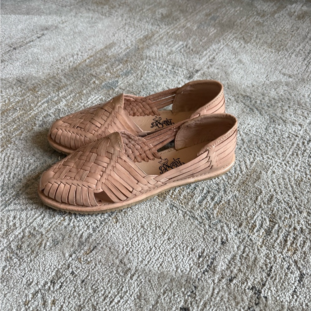 Huaraches : Women's Tan Woven Flats